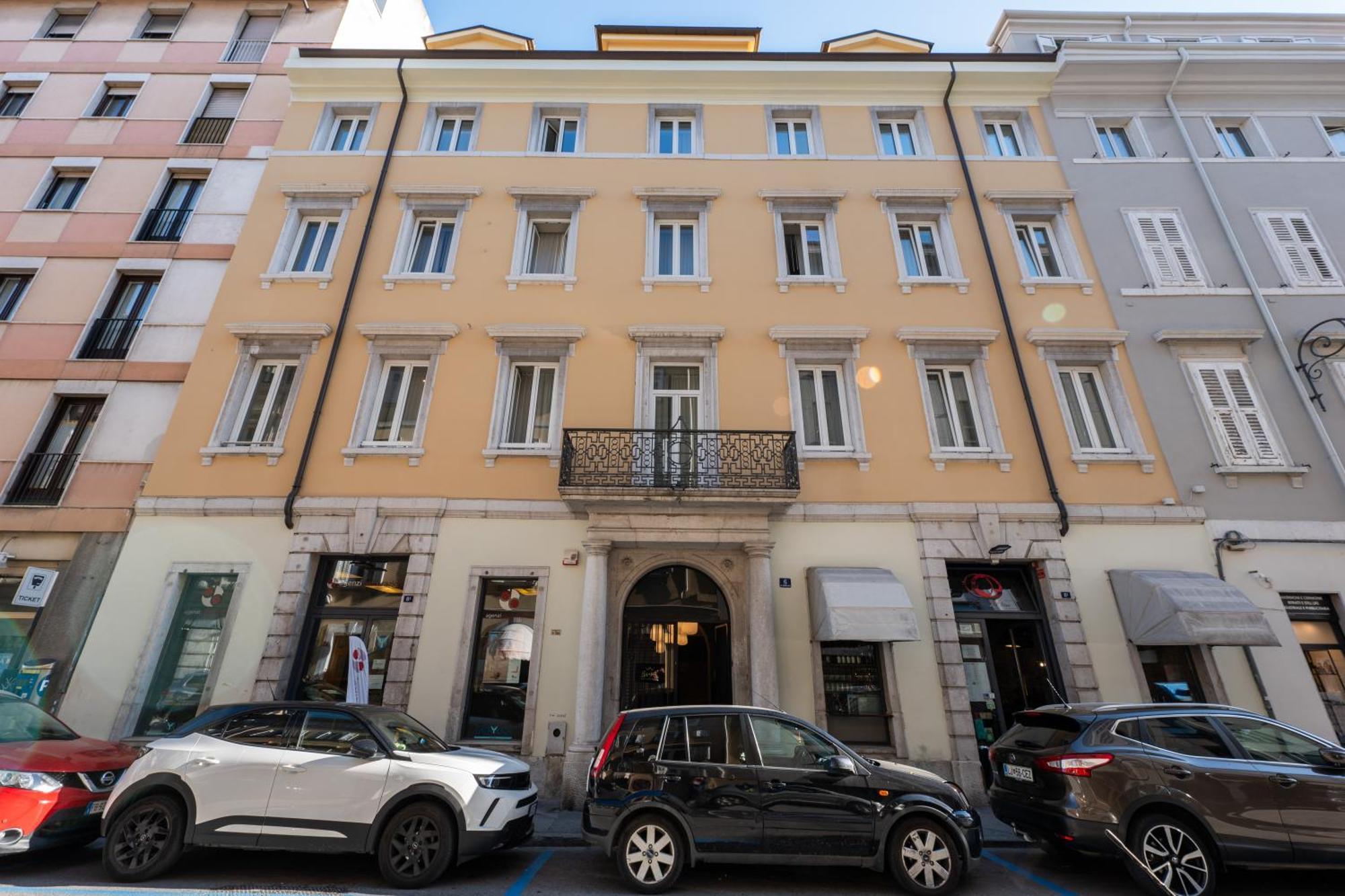Maria Cristina Boutique Rooms Триест Екстериор снимка
